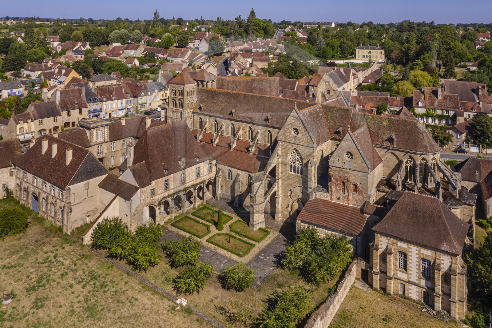France, Allier (03), former province of Bourbonnais, Souvigny, the cluniac priory church of Saints Peter and Paul (prieuré Saint-Pierre-et-Saint-Paul), ducal necropolis of the Dukes of Bourbon (aerial view)