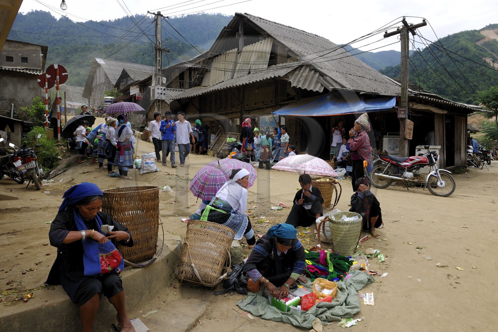 Vietnam, province de Lao Cai, région Nord-Ouest de Sapa, le marché multi-éthnique de Muong Hum
