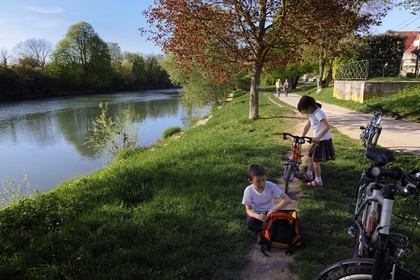 France, Val-de-Marne (94), les bords de Marne, enfants
