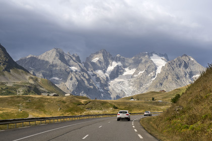 France, Hautes Alpes (05), Parc National des Ecrins, Le Monêtier les Bains, col du Lautaret (2057m), massif de la Meije en arrière plan