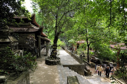 Vietnam, province de Ninh Binh, pagode partiellement troglodytique de Bich Dong, premier temple