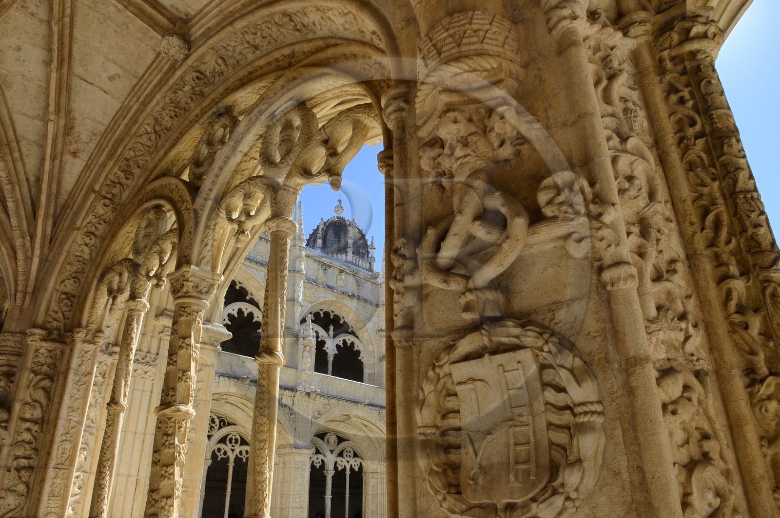 Portugal, Lisbonne, Bélem, Monastere des Hiéronymites (Mosteiro dos Jerónimos), classé Patrimoine Mondial de l'UNESCO, le cloitre, détail des arcades