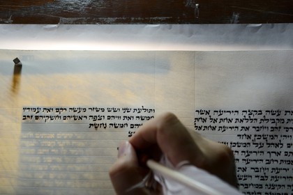 Israel, désert du Neguev, forteresse de Massada, classée Patrimoine Mondial de l'UNESCO, synagogue, copie à la plume de la Torah