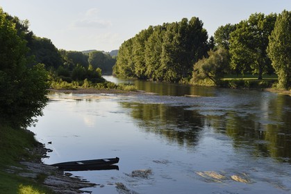 France, Dordogne (24), Périgord Noir, vallée de la Dordogne, la rivière Dordogne à Envaux