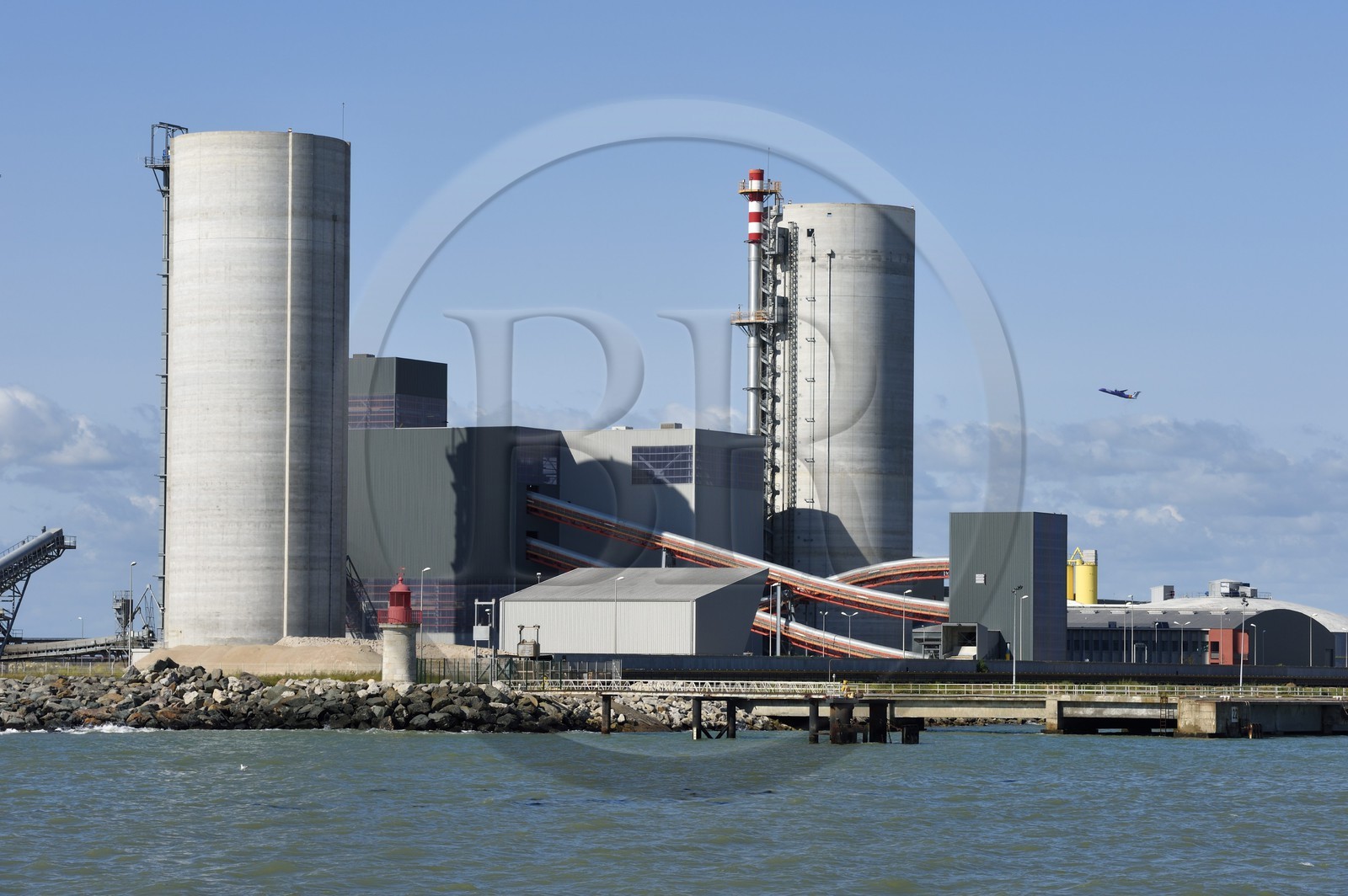 France, Charente-Maritime (17), La Rochelle, le Port Atlantique La Rochelle, port de commerce, silos à ciment Eqiom