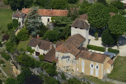 France, Dordogne (24), Périgord Vert, Condat-sur-Trincou, l'église Saint-Etienne et son clocher-porche (vue aérienne)