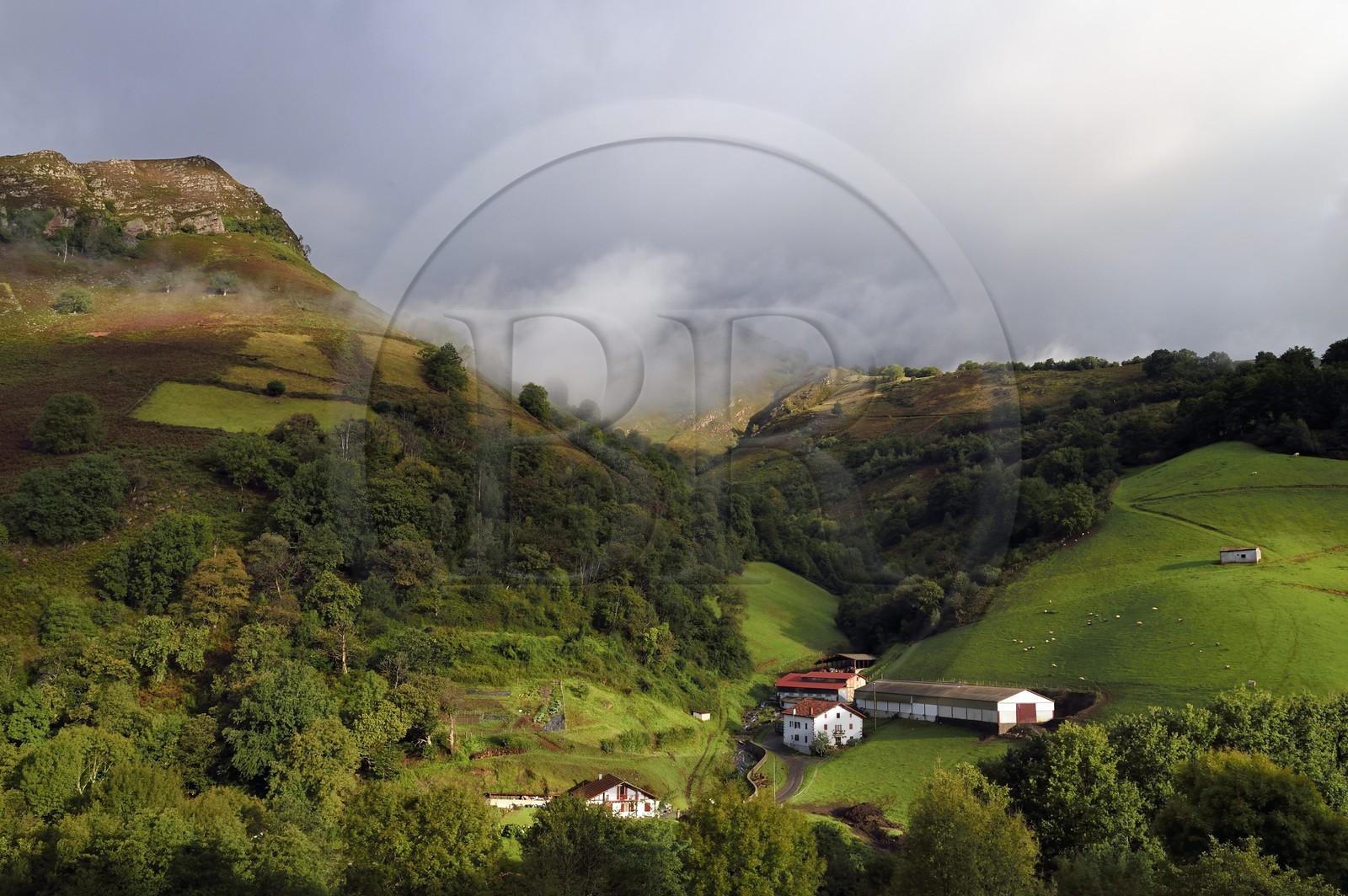 France, Pyrénées-Atlantiques (64), Pays-Basque, vallée des Aldudes, site de la ferme aquacole de Banca