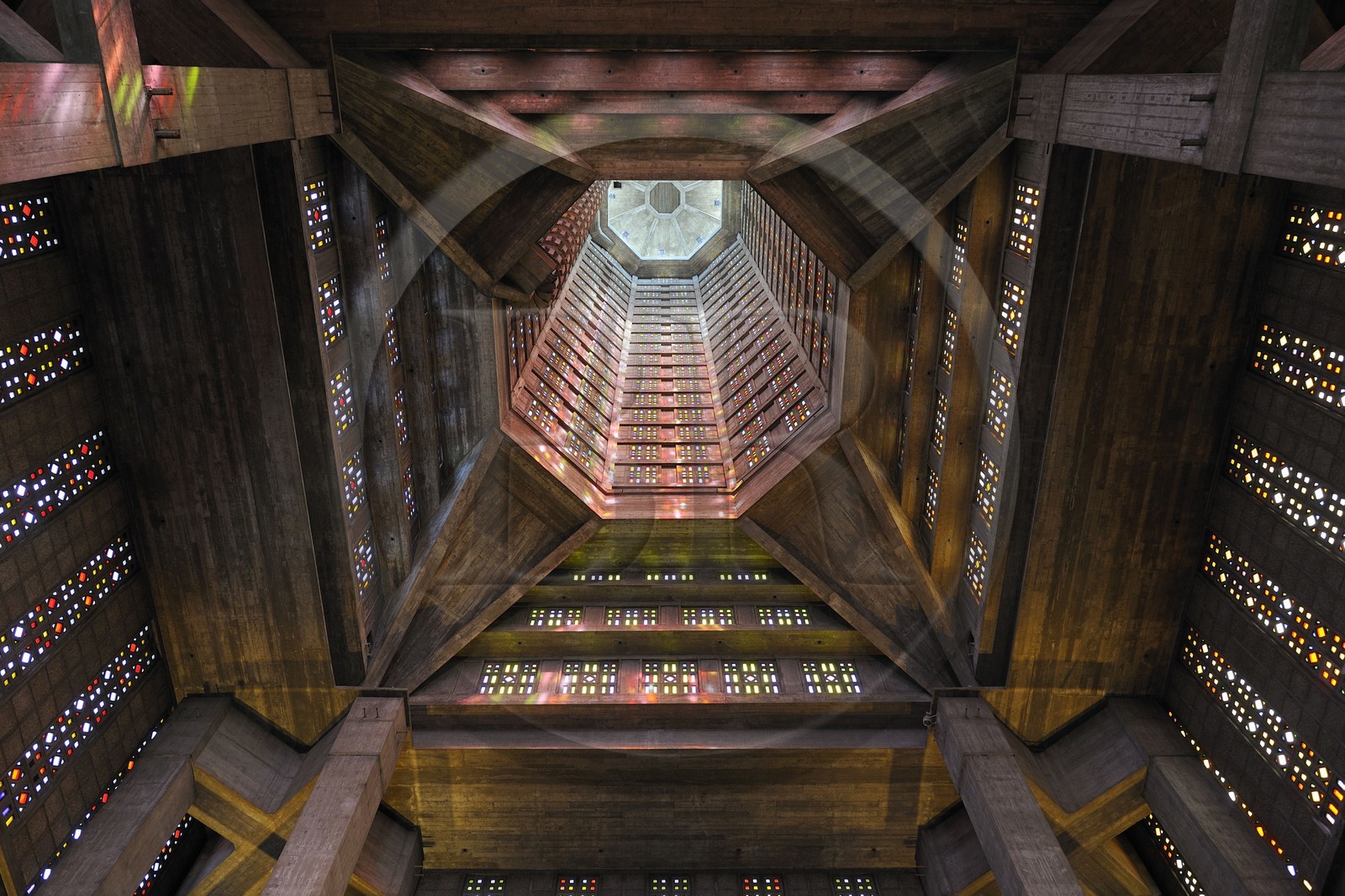 France, Seine-Maritime (76), Le Havre, Centre-ville reconstruit du Havre par Auguste Perret classé Patrimoine Mondial de l'UNESCO, Eglise Saint-Joseph, la tour-clocher vue de la nef