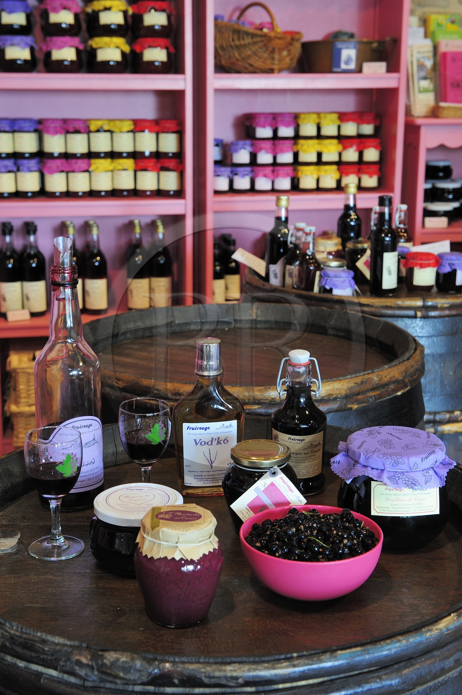 France, Côte d'Or (21), Concoeur, Ferme Fruitrouge, Isabelle et Sylvain Olivier produisent tous les produits à base de fruits rouges qu'ils récoltent