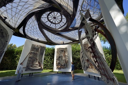 France, Var (83), Le Muy, Fondation Bernar Venet, chapelle imaginée par Frank Stella pour accueillir ses œuvres monumentales