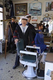 France, Seine-Maritime (76), Le Havre, Centre-ville reconstruit du Havre par Auguste Perret classé Patrimoine Mondial de l'UNESCO, le très particulier Salon des Navigateurs dans le quartier Saint-François, le coiffeur Daniel Lecompte