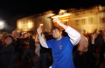 Poland, Lesser Poland region, Krakow, dance in the street at the time of the international festival of Jewish music in the Jewish district of Kazimierz