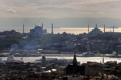 Turquie, Istanbul, centre historique classé Patrimoine Mondial de l'UNESCO, quartier de Sultanahmet, Aya Sofya (Haghia Sophia ou Sainte Sophie) et Sultan Ahmet Camii (Mosquée Bleue)