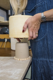 France, Alpes-Maritimes (06), Vallauris, la céramiste Maureen Stengel-Guillot de l'atelier MSG Céramique