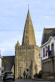 France, Morbihan (56), rade de Lorient, Larmor-Plage, église Notre-Dame de Larmor-Plage et sa  tour de guet fortifiée