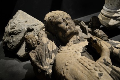 France, Finistère (29), , Mer d'Iroise, parc naturel régional d'Armorique, Presqu'île de Crozon, ancienne Abbaye Saint-Guénolé de Landévennec, gisant du dernier abbé régulier Jehan du Vieux Castel