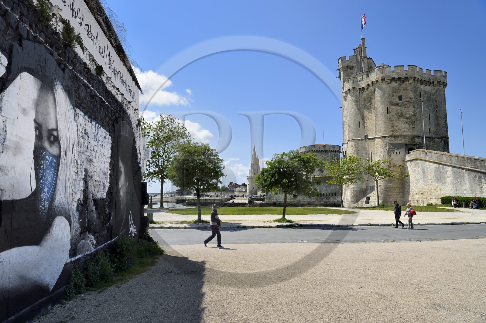 France, Charente-Maritime, La Rochelle, Tour Saint Nicolas protect the entrance to the Old Port