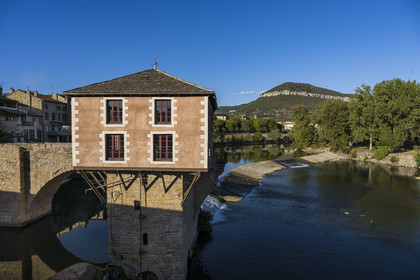 France, Aveyron (12), Millau, le pont Vieux franchissait le Tarn, l'ancien moulin sur sa deuxième pile