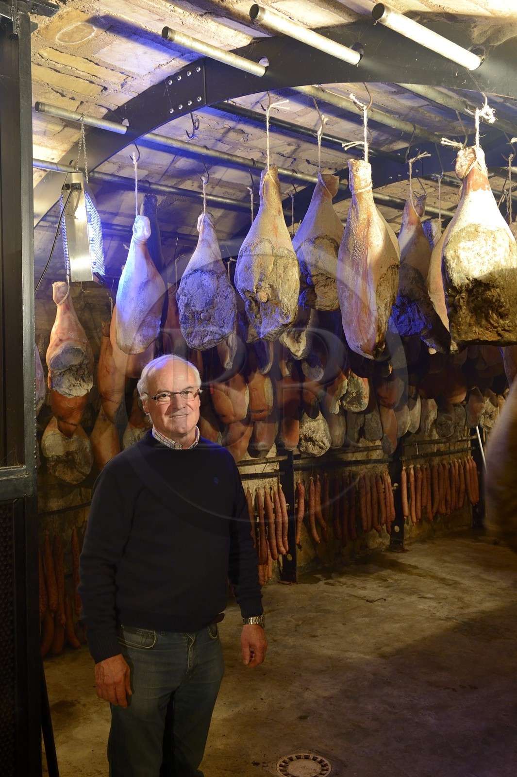 France, Moselle (57), Montenach, Auberge de la Klauss, Charles Keff, premier producteur de foie gras de la région lorraine et de toutes sortes de charcuteries (saucissons, manchons, magrets, confits, terrines, pâtés et hure de jambon de porc, de cerf et de sanglier)
