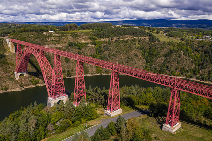 France, Cantal (15),les gorges de la Truyère, viaduc de Garabit des ingénieurs Léon Boyer pour la conception et Gustave Eiffel pour la réallisation (vue aérienne)