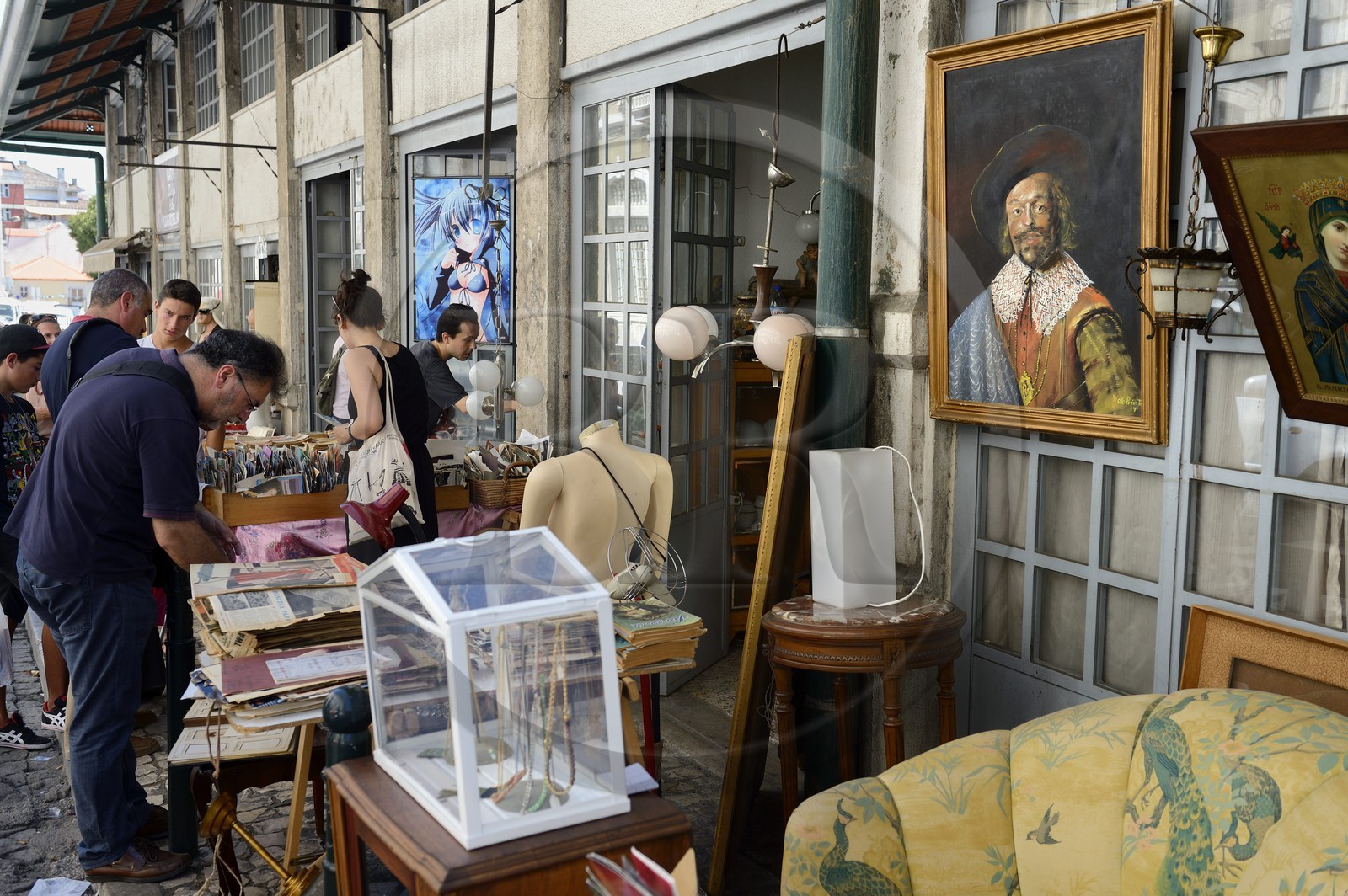 Portugal, Lisbonne, quartier de l'Alfama, campo de Santa Clara, le marché aux puces la Feira da Ladra (foire de la voleuse)