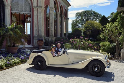 France, Alpes Maritimes (06), Saint-Jean-Cap-Ferrat, voiture vintage Morgan Roadster 4 4 devant la villa Ephrussi de Rothschild