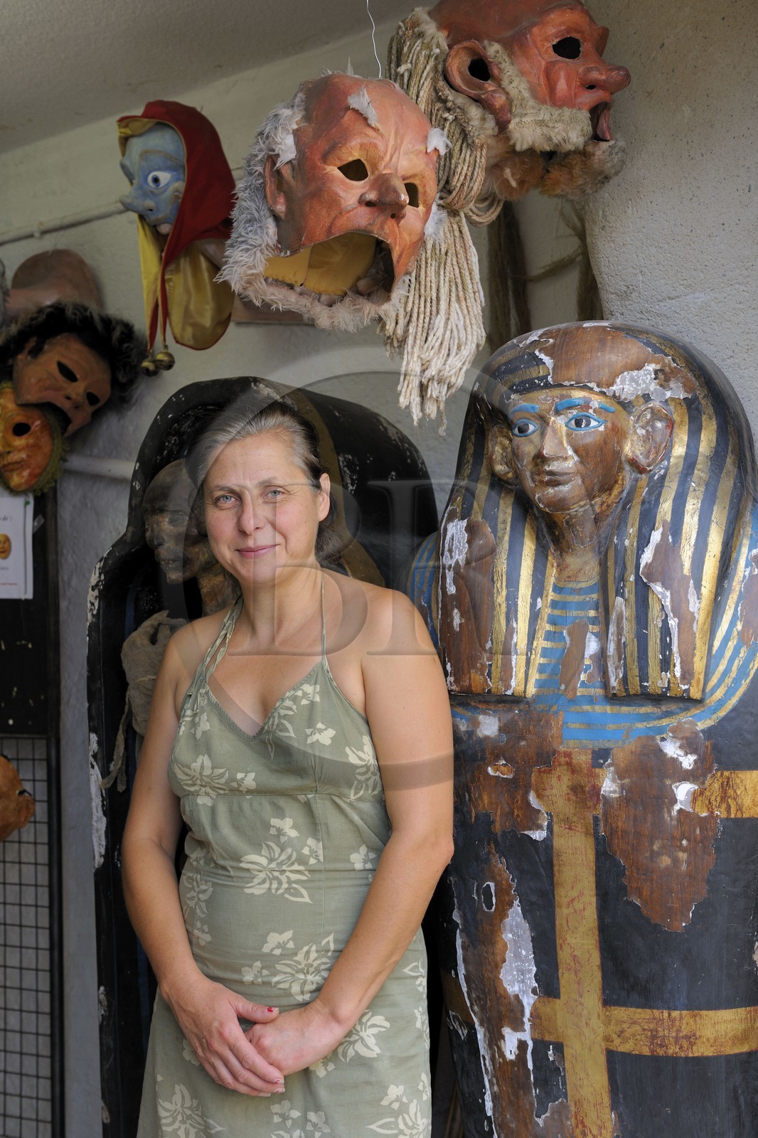 France, Hérault (34), Pézenas, vieille ville, le Théâtre de carton rue Montmorency de l'accessoiriste de théâtre Rosario Alarcon Sanchez