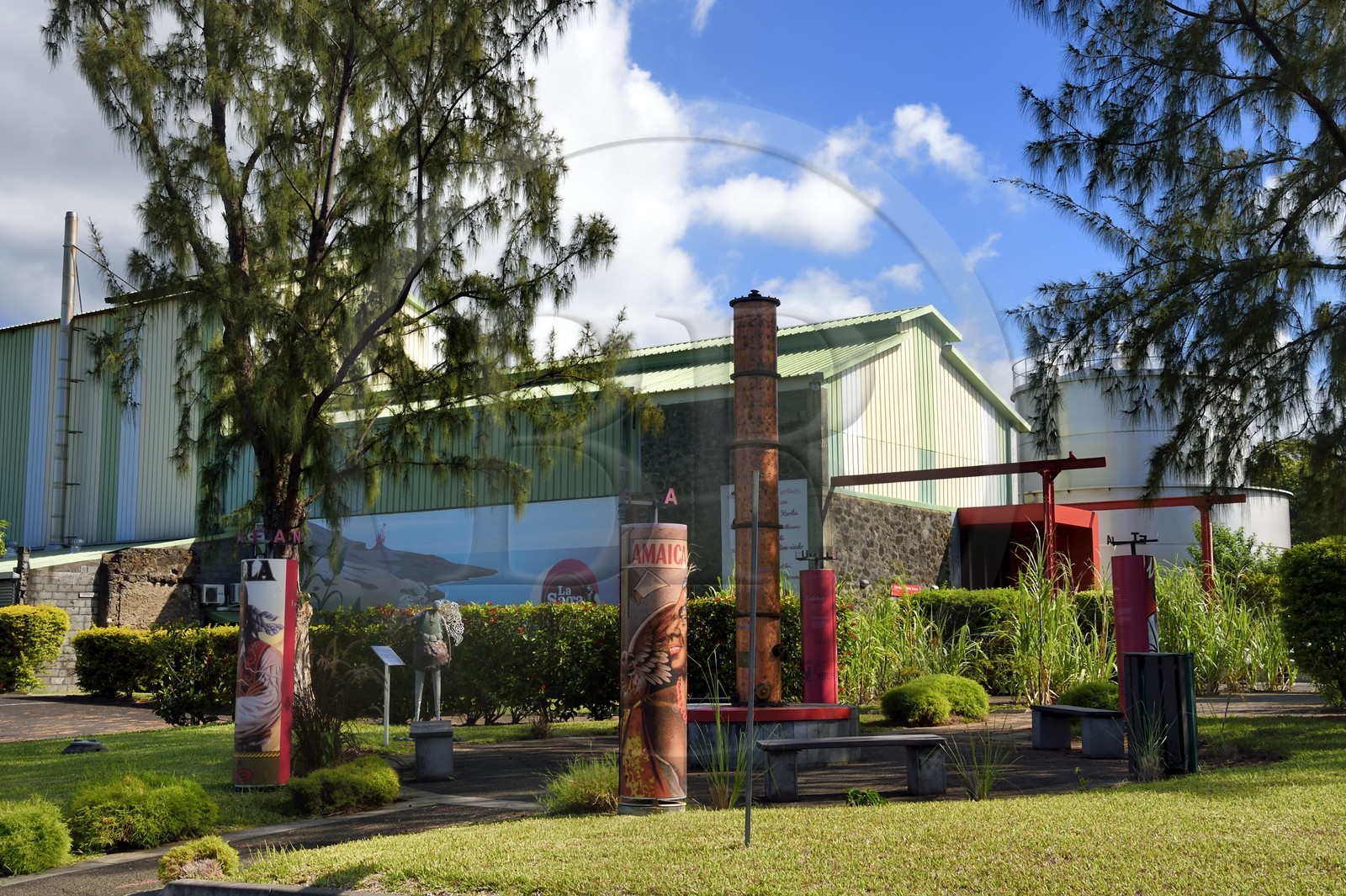 France, Ile de la Reunion, Saint Pierre, domaine de la distillerie Isautier, les batiments industriels