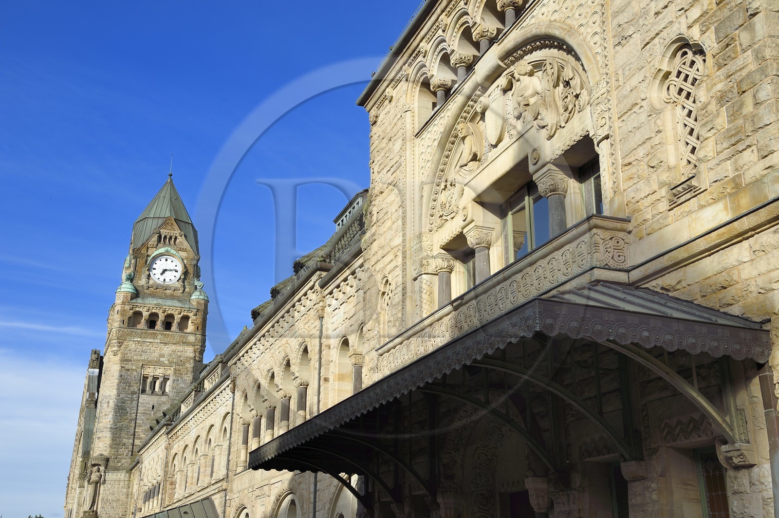 France, Moselle (57), Metz, quartier impérial, la gare de Metz, édifiée de 1905 à 1908 par l'architecte berlinois Jurgen Kruger est inscrite monument historique