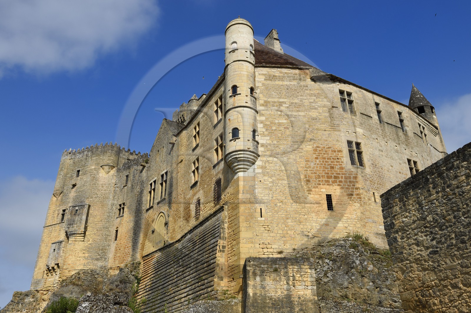 France, Dordogne (24), Périgord Noir, vallée de la Dordogne, Beynac-et-Cazenac, labellisé Les Plus Beaux Villages de France, château sur un éperon rocheux au dessus de la rivière Dordogne