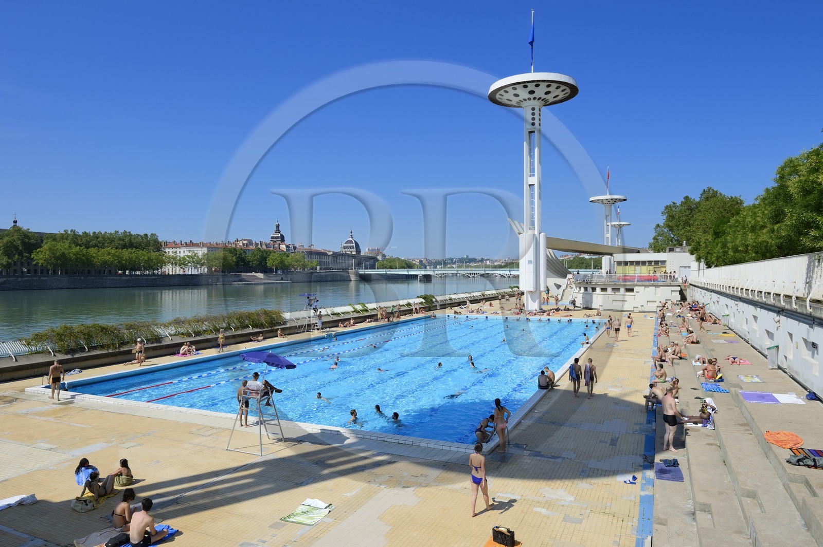 France, Rhône (69), Lyon, quai Claude Bernard sur le Rhône, la piscine