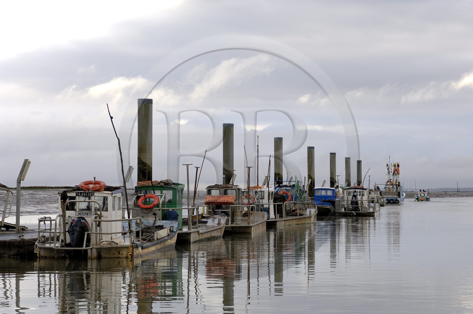 France, Charente-Maritime (17), Ile d'Oléron, le chenal d'Ors, port ostréicole