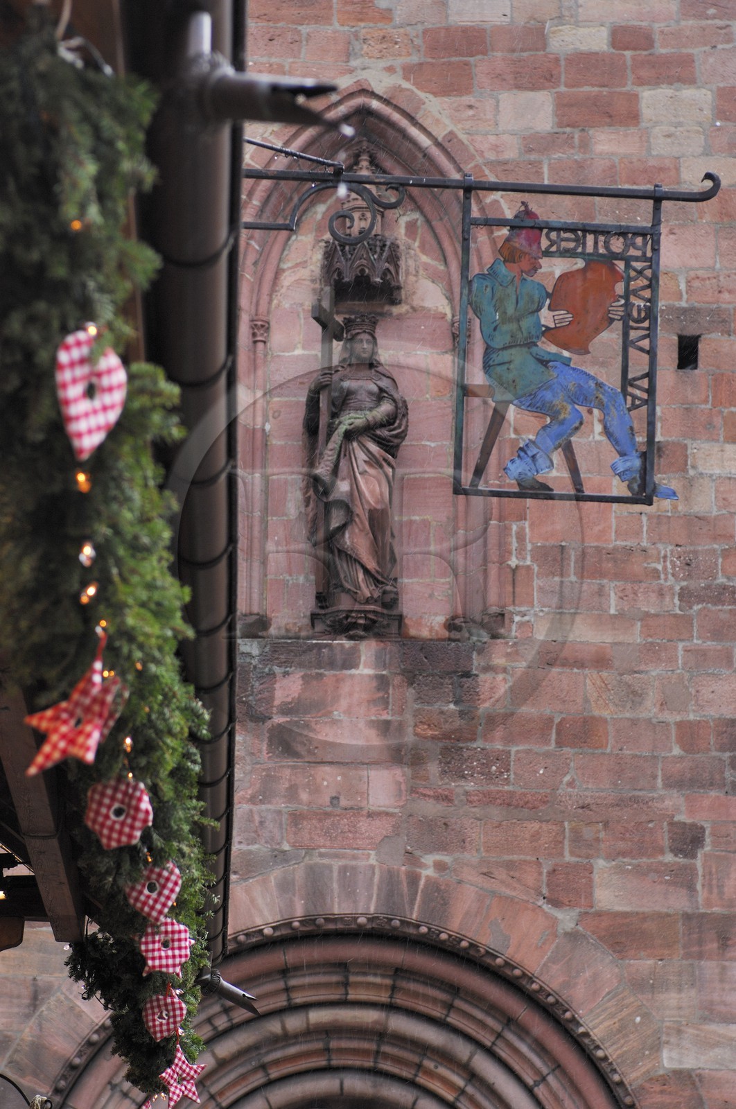 France, Haut Rhin (68), Kaysersberg a Noel, l'Eglise Sainte-Croix