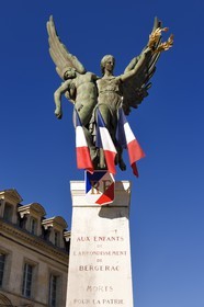 France, Dordogne (24), Périgord Pourpre, Bergerac, le monument aux morts