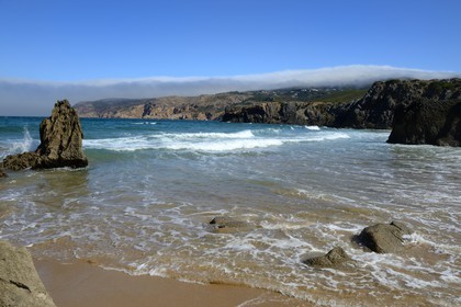 Portugal, région de Lisbonne, Cascais, petite plage sauvage de Abano au nord de la plage de Guincho sur la côte d'Estoril