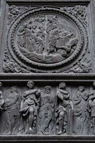 France, Seine-Maritime (76), Rouen, église Saint-Maclou joyau de l’art gothique flamboyant (XVème siècle), détail de la porte du portail gauche