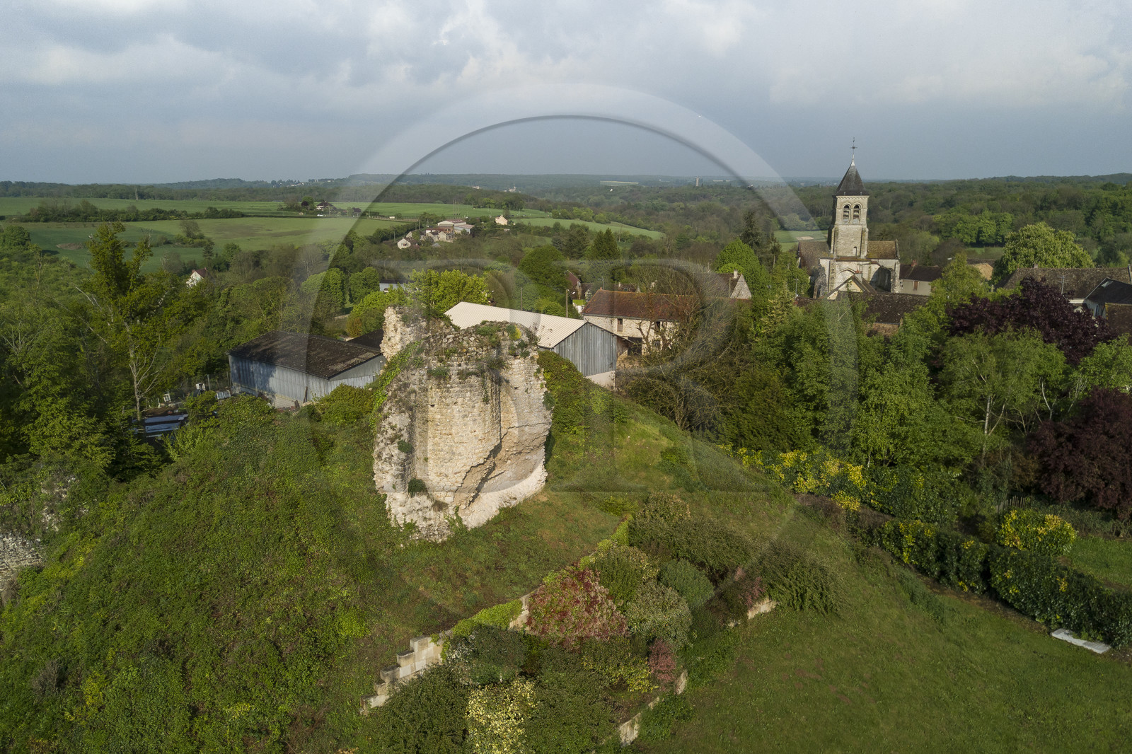 France, Yvelines (78), Montchauvet, ruines du donjon du chateau construit en 1136 par Amaury de Montfort et l'