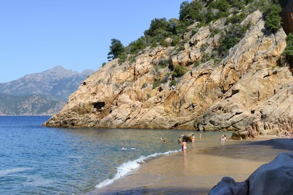 France, Corse-du-Sud (2A), Golfe de Porto, classé Patrimoine Mondial de l'UNESCO, Piana, anse et plage de Ficajola