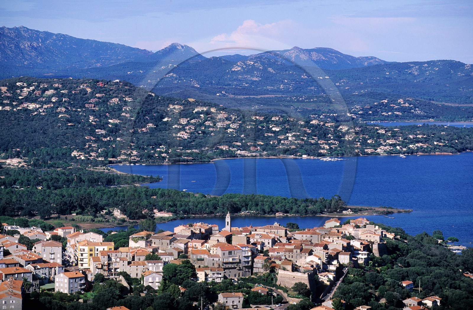 France, Corse-du-Sud (2A), ville et golfe de Porto Vecchio (vue aérienne)