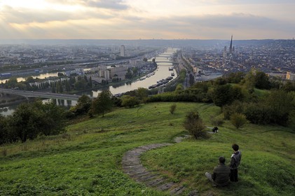 France, Seine-Maritime (76), Rouen, panorama sur la Seine et le centre ville