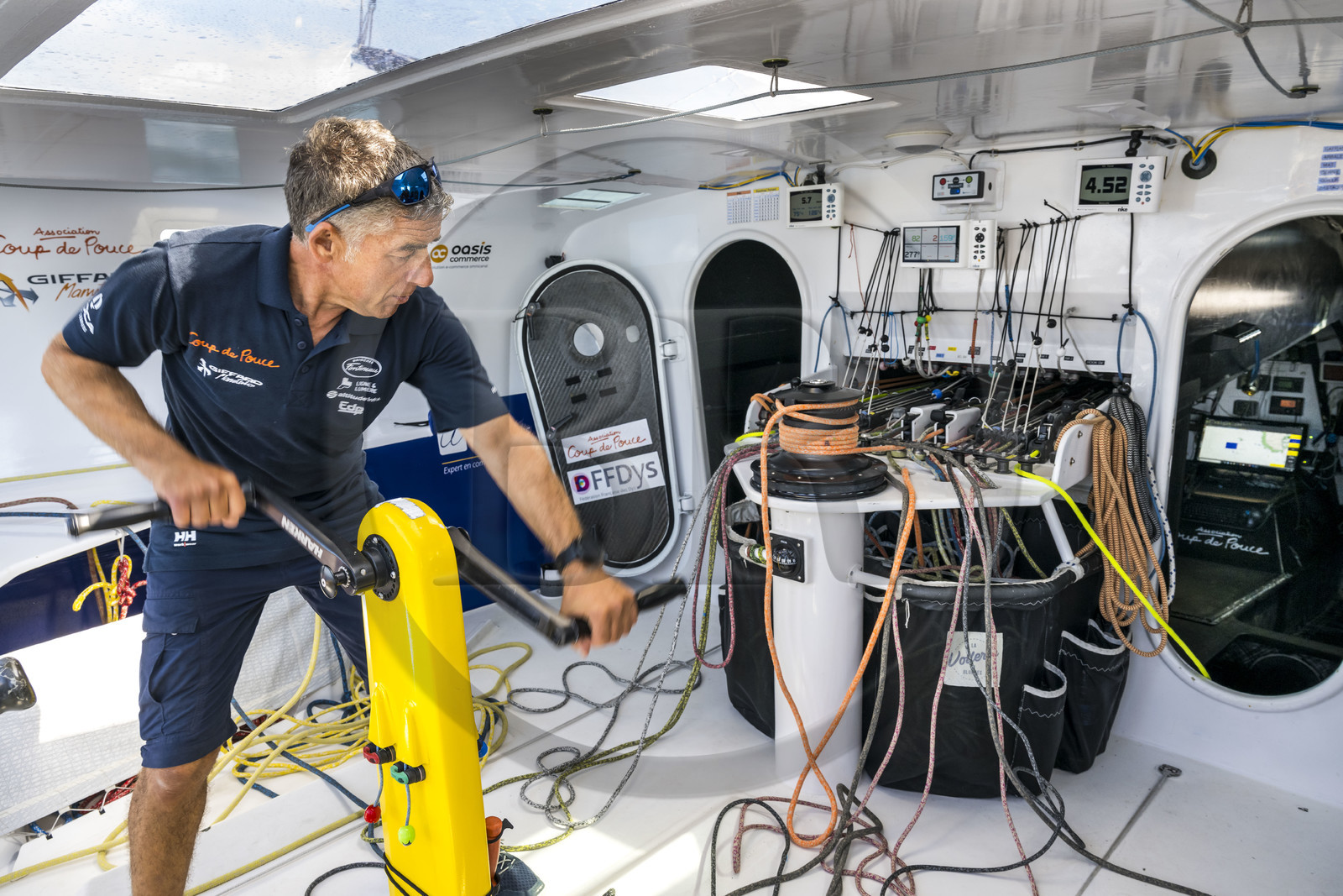 France, Vendée (85), Les-Sables-d'Olonne, le skipper Manuel Cousin en entrainement sur son voilier monocoque de 60 pieds IMOCA Coup de Pouce
