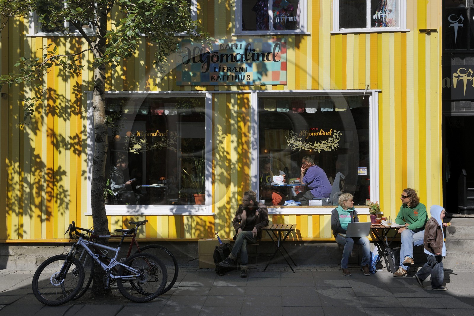 Islande, Reykjavik, la principale rue commerçante Laugavegur