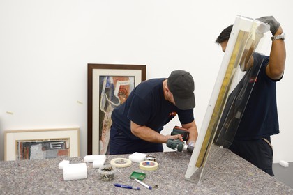 France, Moselle (57), Metz, quartier de l'Amphithéâtre, le Centre Pompidou-Metz, centre d'art conçus par les architectes Shigeru Ban et Jean de Gastines, installation de l'exposition de Hans Richter