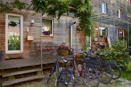 Germany, Baden-Wurttemberg, Freiburg im Breisgau, ecological Vauban quarter, most of its inhabitants live without a car