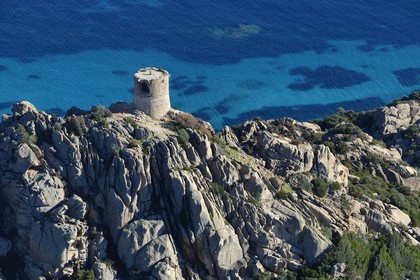 France, Corse-du-Sud (2A), le site naturel de Cala de Roccapina, la tour génoise de Roccapina (vue aérienne)