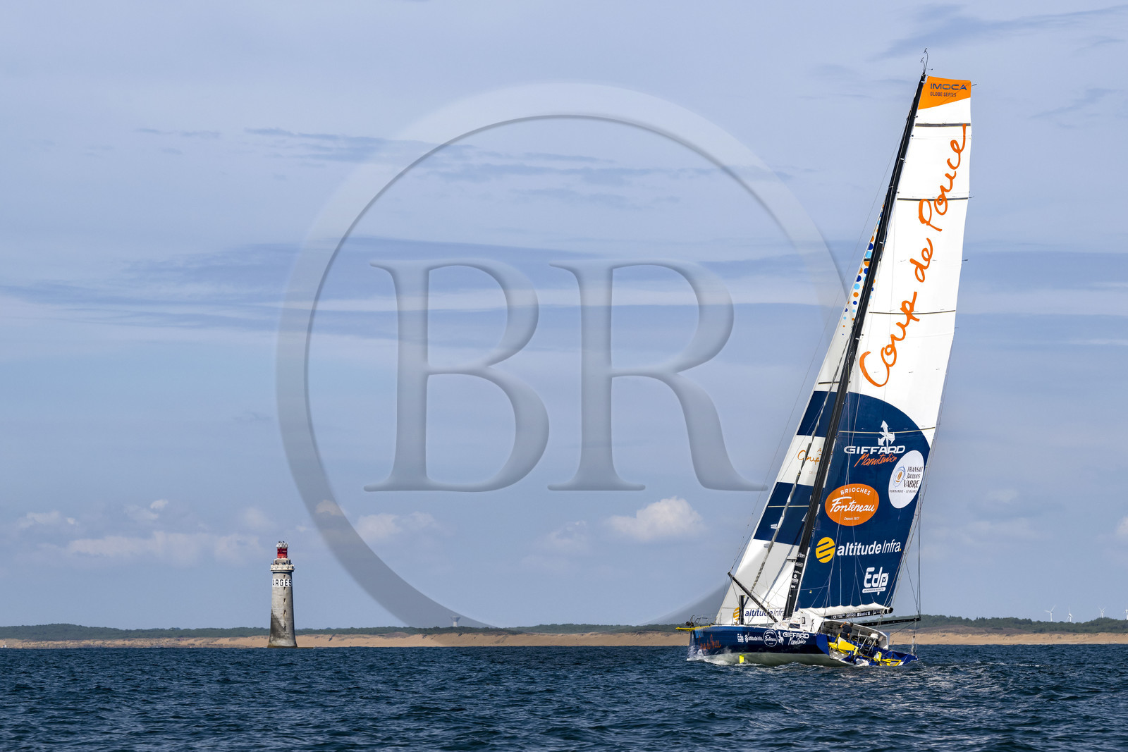 France, Vendée (85), Les-Sables-d'Olonne, le skipper Manuel Cousin en entrainement sur son voilier monocoque de 60 pieds IMOCA Coup de Pouce