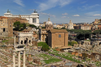 Italie, Latium, Rome, centre historique classé Patrimoine Mondial de l'UNESCO, le forum Romain et Arc de triomphe de Septime Sévère (Septimius Severus)