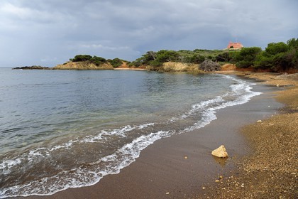 France, Var, Iles d'Hyeres, Parc National de Port Cros (National park of Port Cros), Porquerolles island, black beach of the Langoustier and the Grand Langoustier Fort