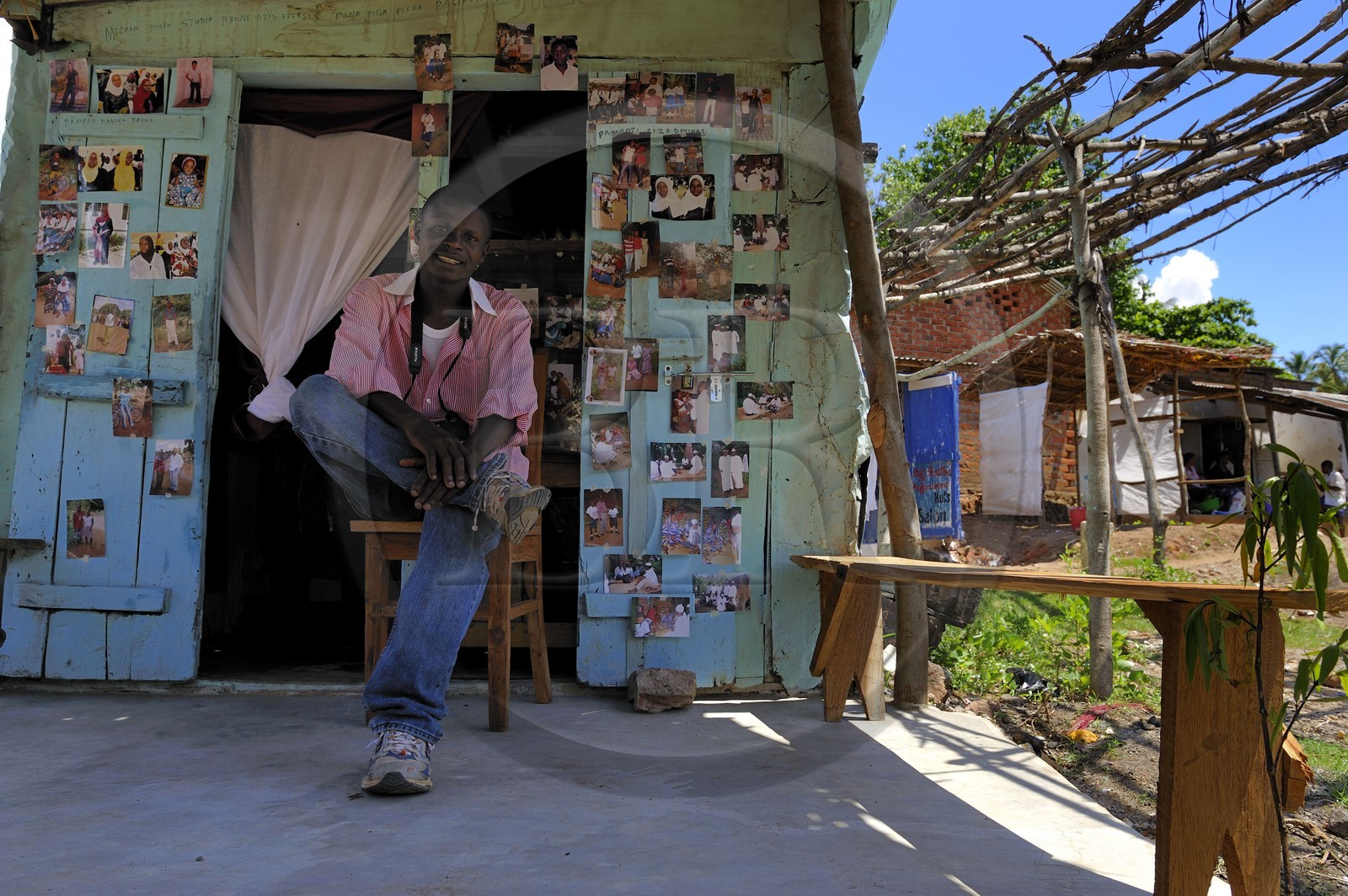 Tanzanie, région de Morogoro, les Monts Uluguru, Mickael le photographe du village de Matombo
