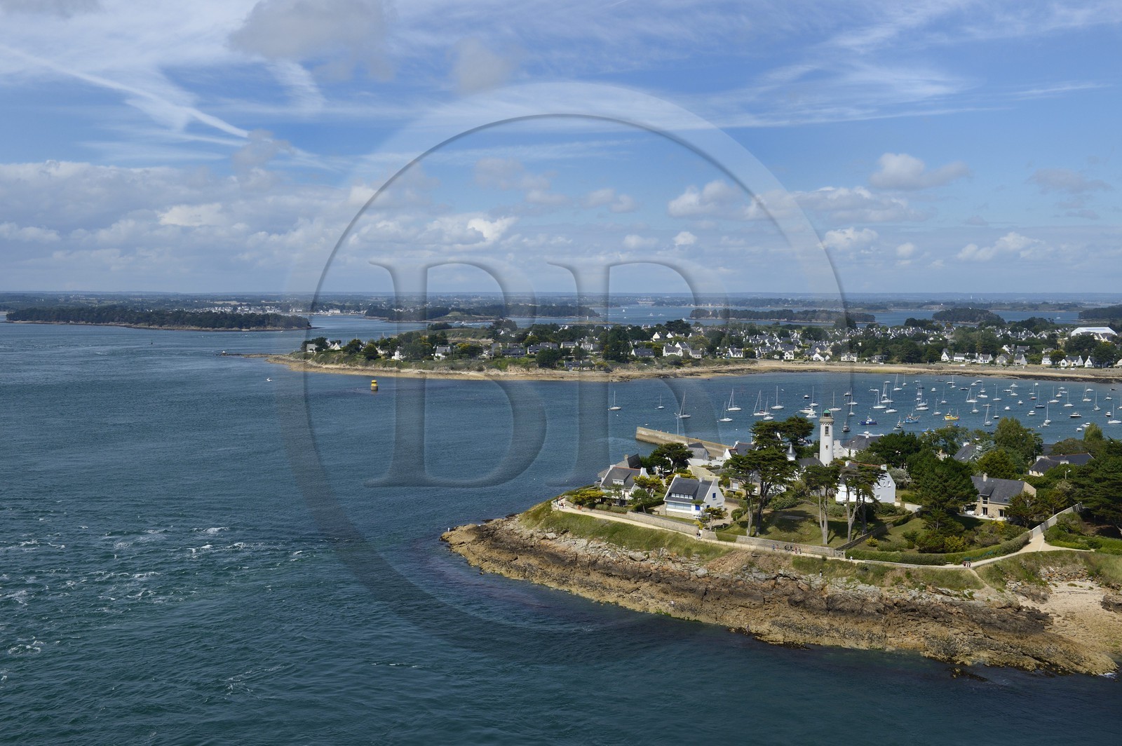 France, Morbihan (56), violents courants marins à l'entrée du Golfe du Morbihan, Presqu'île de Rhuys, Arzon, Port-Navalo (vue aérienne)